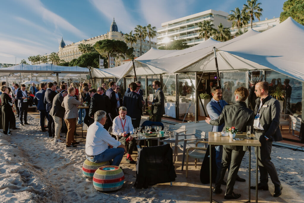 Événements MIPCOM Cannes 2026 sur Croisette avec Palais Festivals et yachts luxe durant marché international contenus audiovisuels Villa Belle Époque Cannes pour événements MIPCOM 2026 réceptions premium secteur audiovisuel avec vue panoramique mer Cocktail gastronomique événements MIPCOM Cannes 2026 networking professionnels industrie audiovisuelle haut de gamme Yacht luxe privatisé événements MIPCOM 2026 réception exclusive vue Palais Festivals prestations premium broadcast Dîner gastronomique étoilé Michelin événements MIPCOM Cannes 2026 service professionnel networking secteur contenus