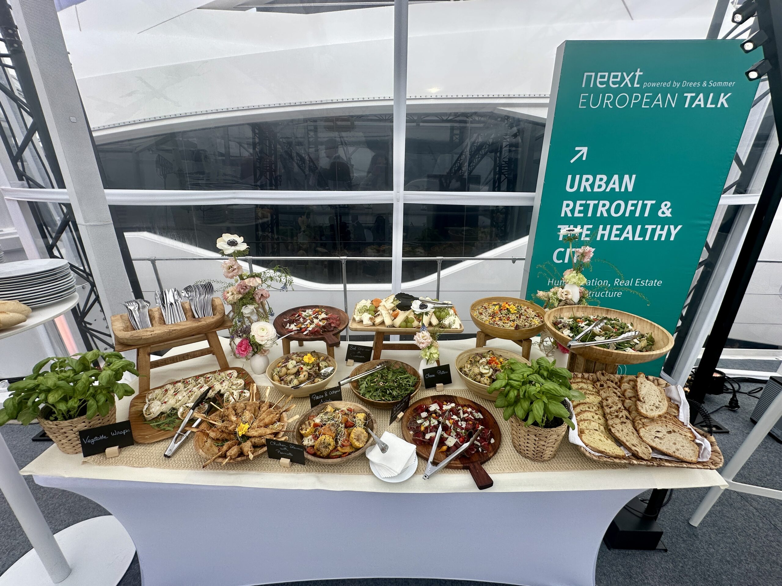 Event catering Cannes: cocktails, dinners and B2B receptions